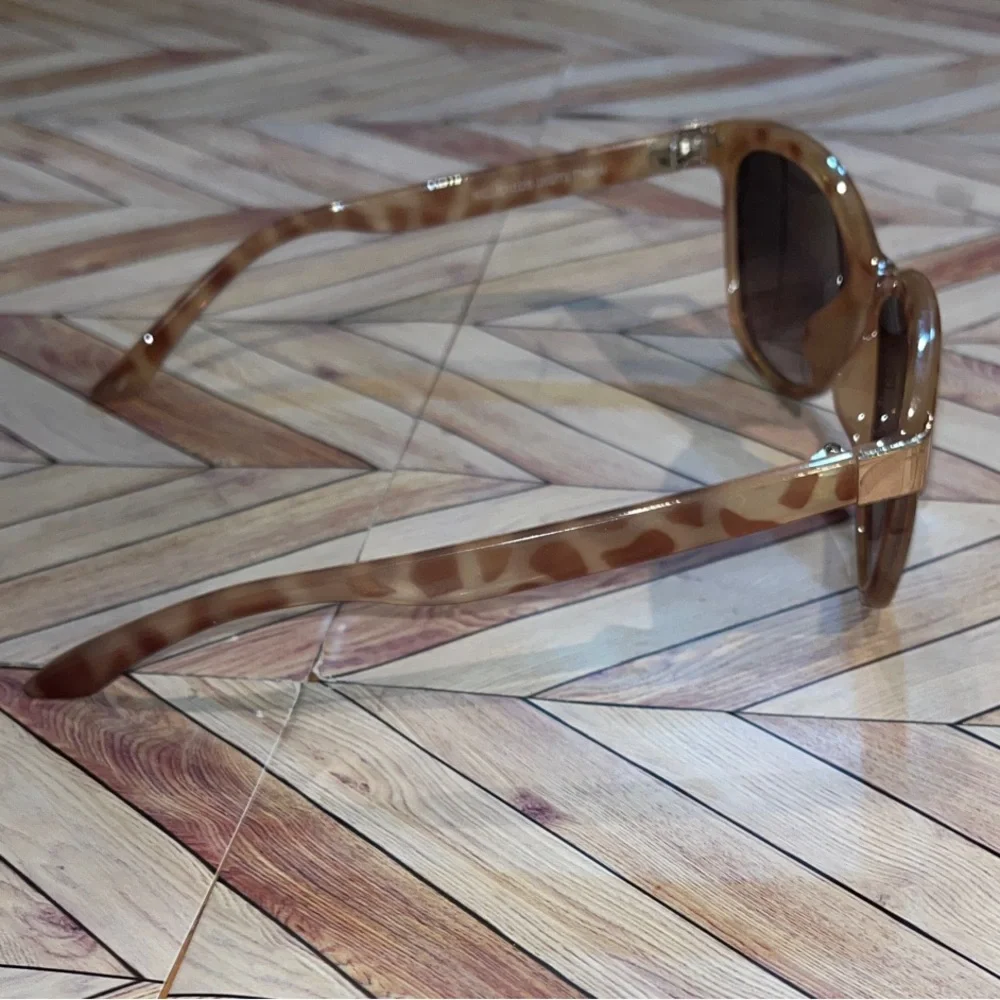 Jessica Simpson brown tortoise Shell Sunglasses